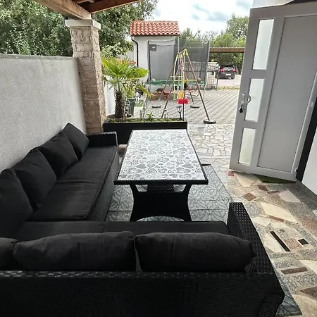 Nada ゲストハウス プーラ